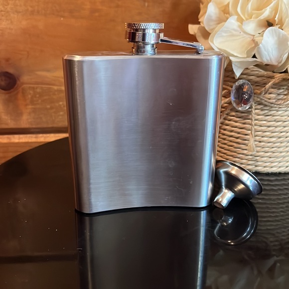 HARLEY DAVIDSON FLASK W/funnel STAINLESS STEEL - Picture 4 of 4